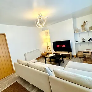 Contractor Haven- 3bdr Crew House, Free Parking, Fast Wifi & Private Garden Nottingham