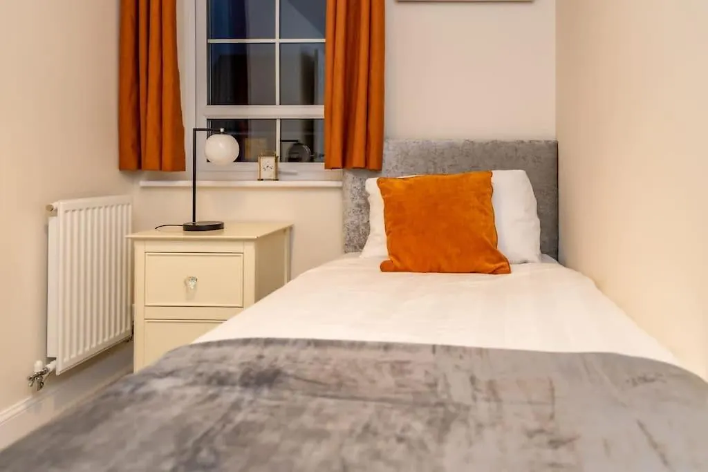 Cozy 3 Bed Sasha House In Beeston Nottingham Villa 0*,  United Kingdom